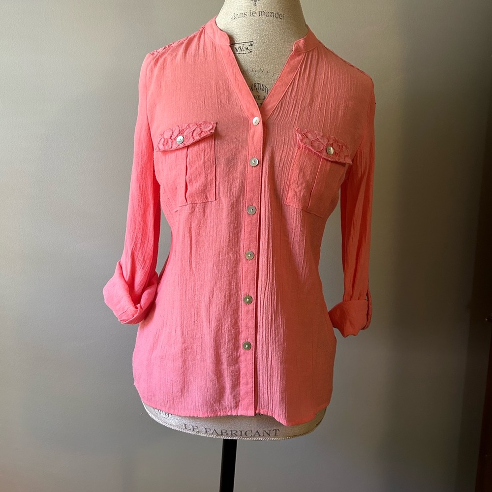 Women's petite med salmon Button Blouse. Kim Rogers. Rayon/poly, gauzy mat’l